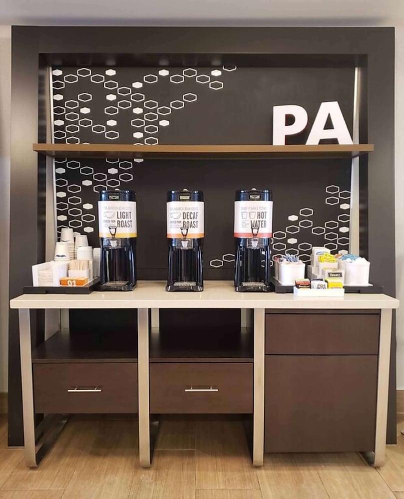 Hampton Inn Грийнсбърг Екстериор снимка