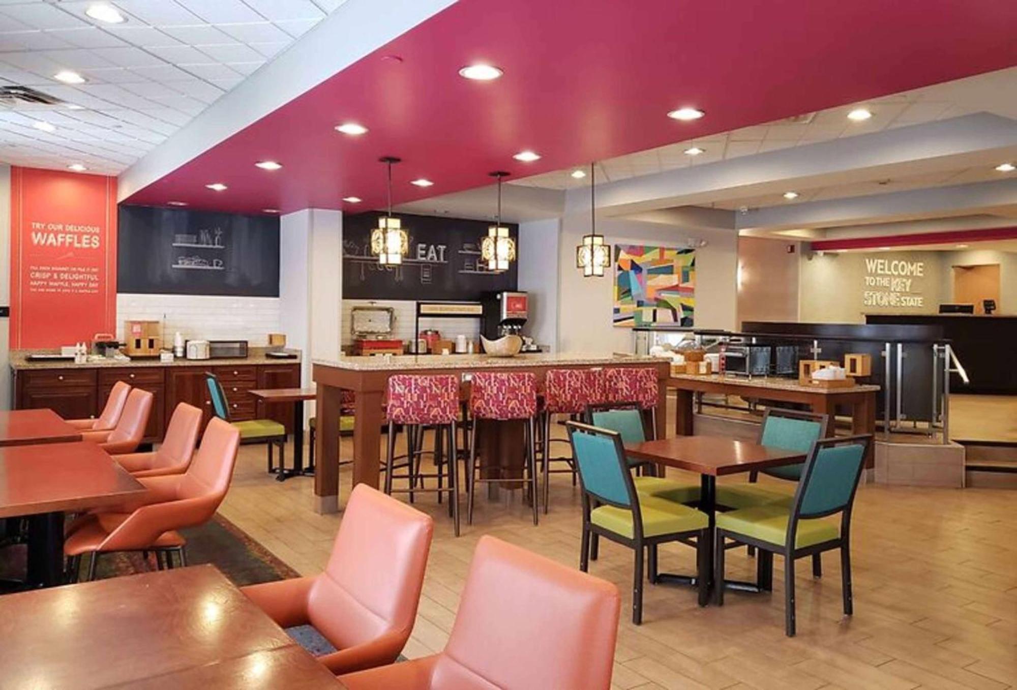 Hampton Inn Грийнсбърг Екстериор снимка
